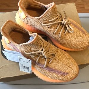 Yeezy Boost 350 V2 clay size 7 women 5.5 men’s